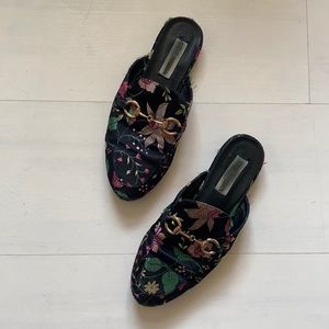 STEVE MADDEN jungle satin slides mules sz 37
